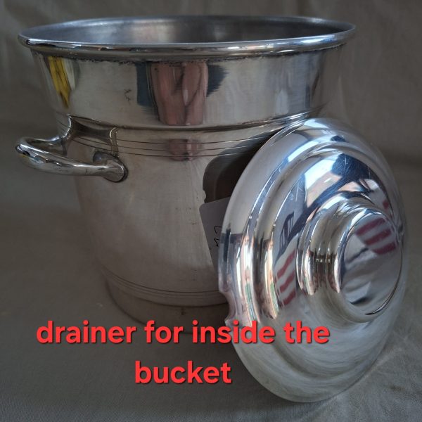 Silver plate ice bucket with tongs.   Quality Louis Silver plate with ice water drainer - Image 6