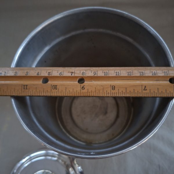 Silver plate ice bucket with tongs.   Quality Louis Silver plate with ice water drainer - Image 5