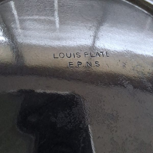 Silver plate ice bucket with tongs.   Quality Louis Silver plate with ice water drainer - Image 4