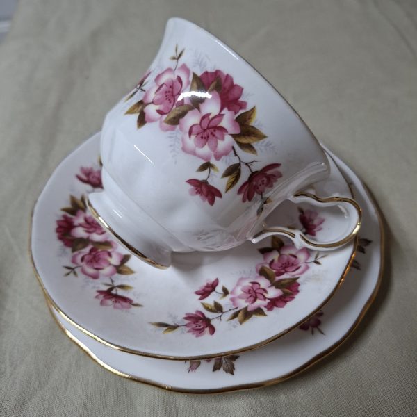 Queen Anne Trio plus extra plate Pink floral pattern - Image 3