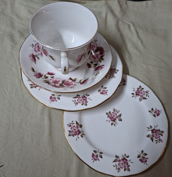 Queen Anne Trio plus extra plate Pink floral pattern - Image 4