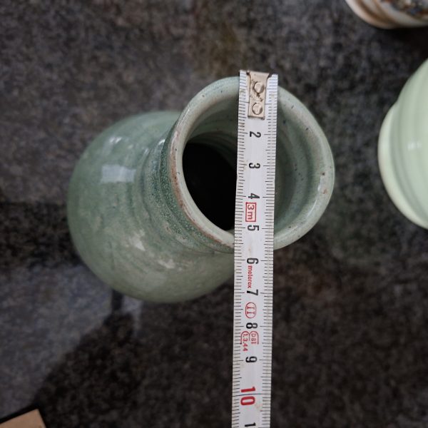 Green studio pottery vase - 16 cms - Image 4