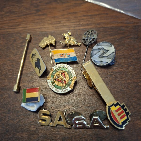 Various pins, enamel, Old SA flag,  SA metal pins. Road safety, and others - Image 3