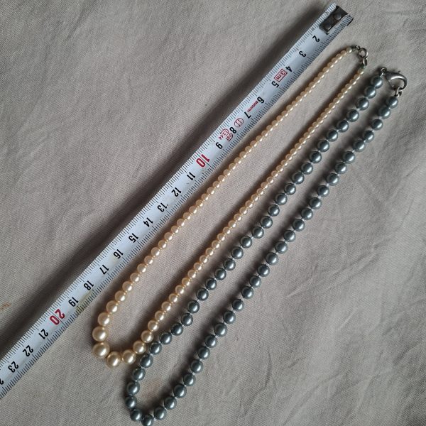 2 vintage faux pearl necklaces 1 grey and 1 cream.  1 is knotted. - Image 2