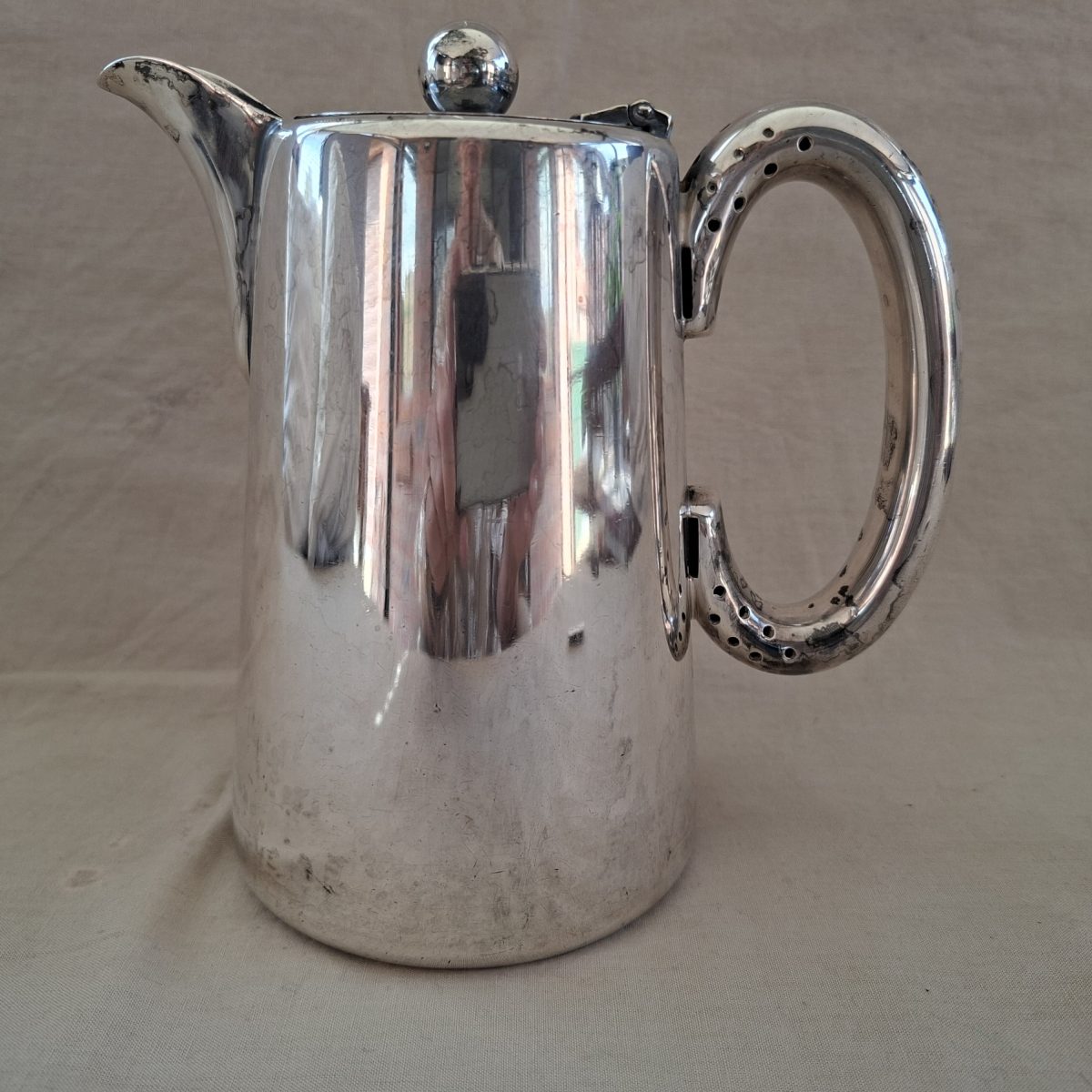 Hotel ware Silver plat metal tea coffee hot water Jug - Elkington Plate E & Co - 17 ms
