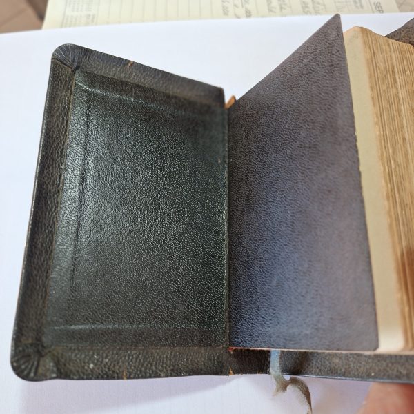 Afrikaans Psalms en Gesange met die Evangeliese Gesange - leather cover 1965 holy bible - Image 3