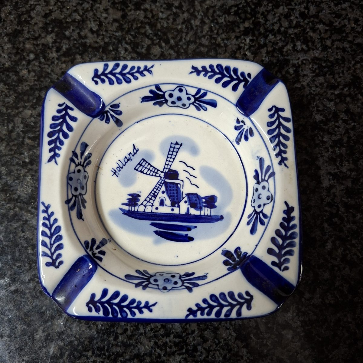 Delft Blue Holland ashtray with windmill 12 cms sq.