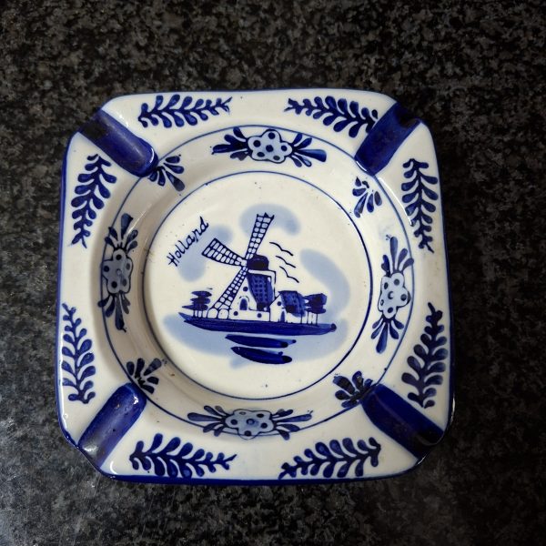 Delft Blue Holland ashtray with windmill 12 cms sq.