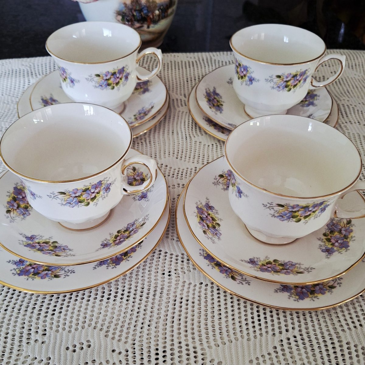 4 tea trios Queen Anne - pattern 8563 - replacement porcelain - part tea set - bone china