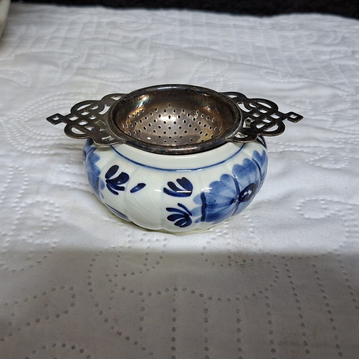 Tea Strainer - delfts blue and white bowl with silver plate strainer