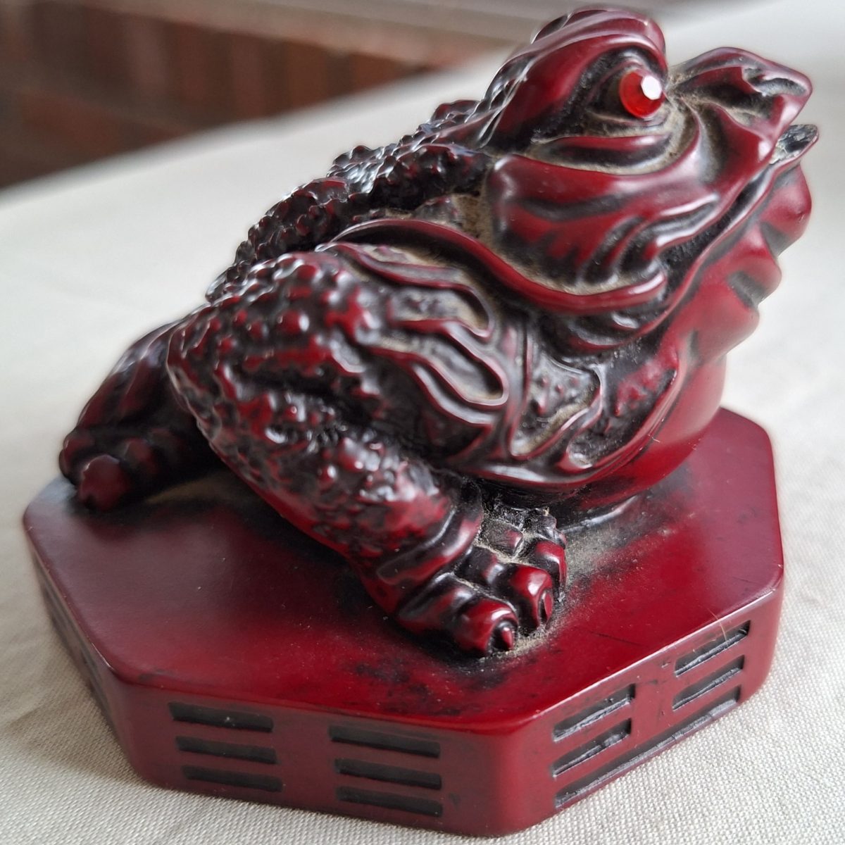 Money frog toad - Red eyes - Good luck asian item Feng shui.  7.5 cm base