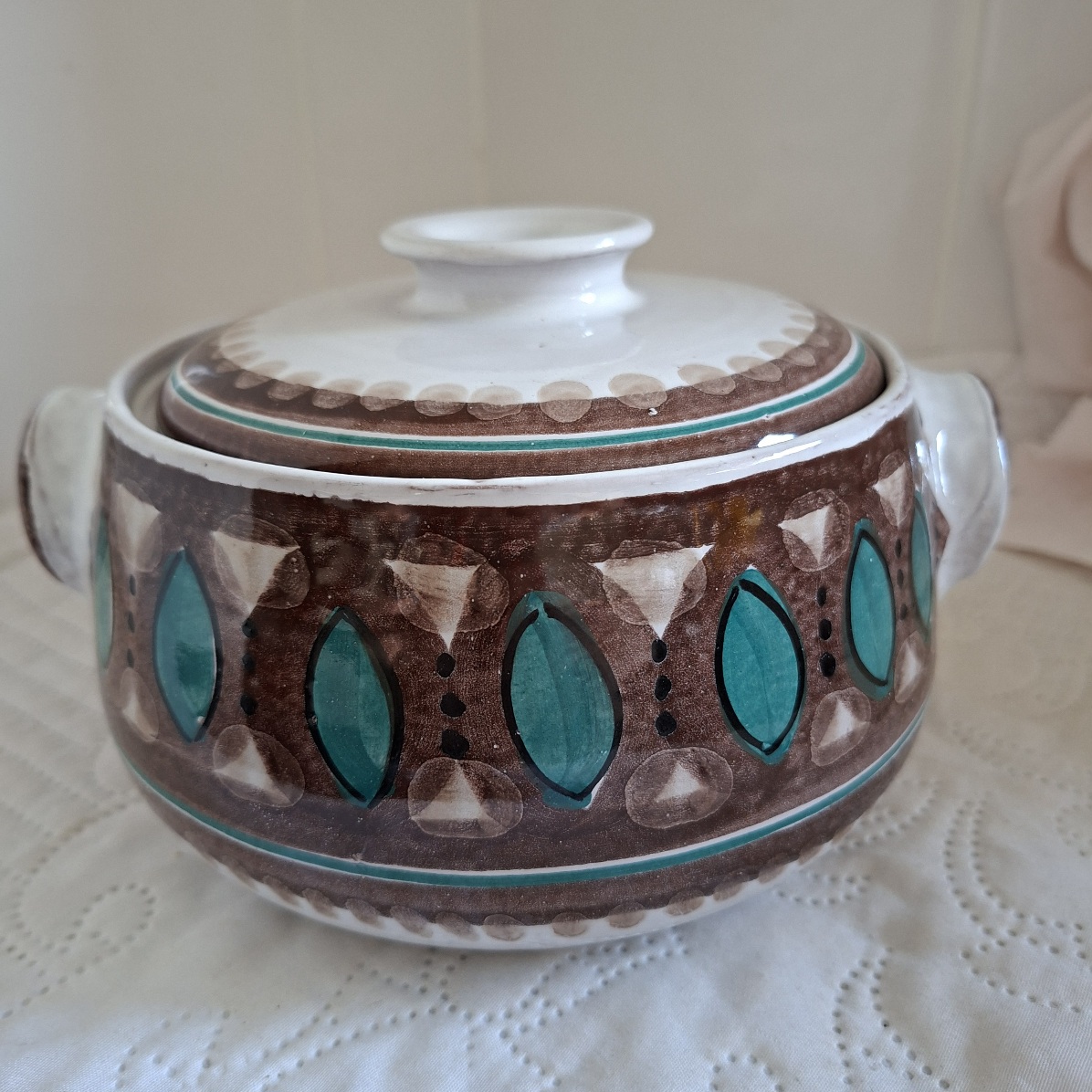SA vintage Pottery - The Old Jar Lidded Casserole dish