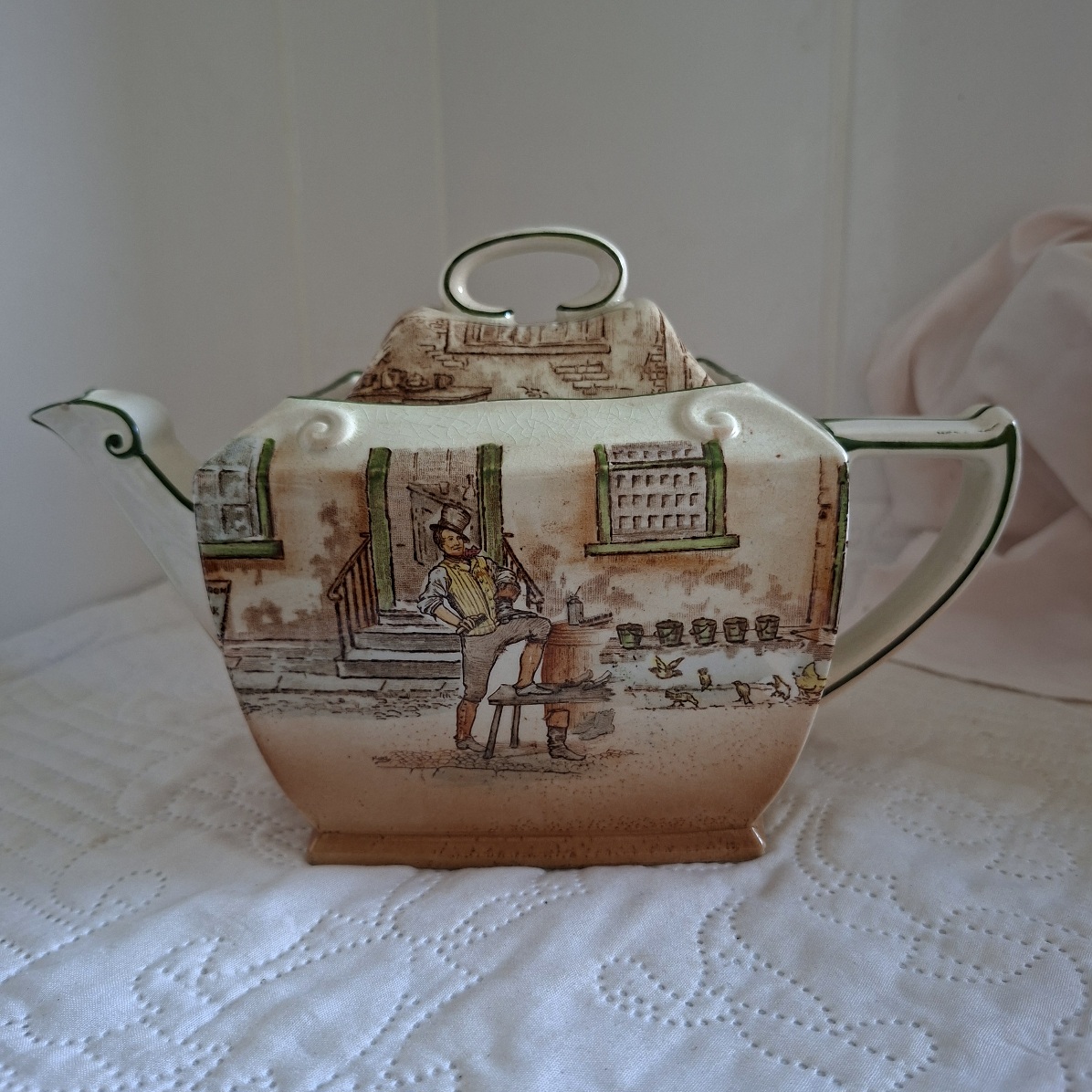 Royal Doulton tea pot - Dickens ware - Sam weller