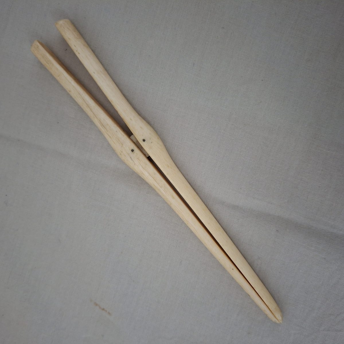 Glove stretchers - cream vintage