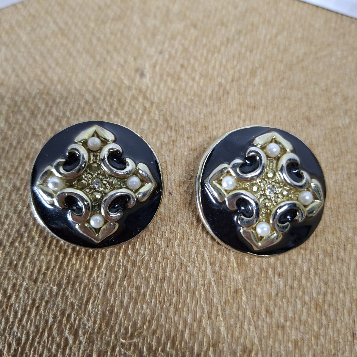 Clip on vintage gilt and faux pearl earings with black enamel?