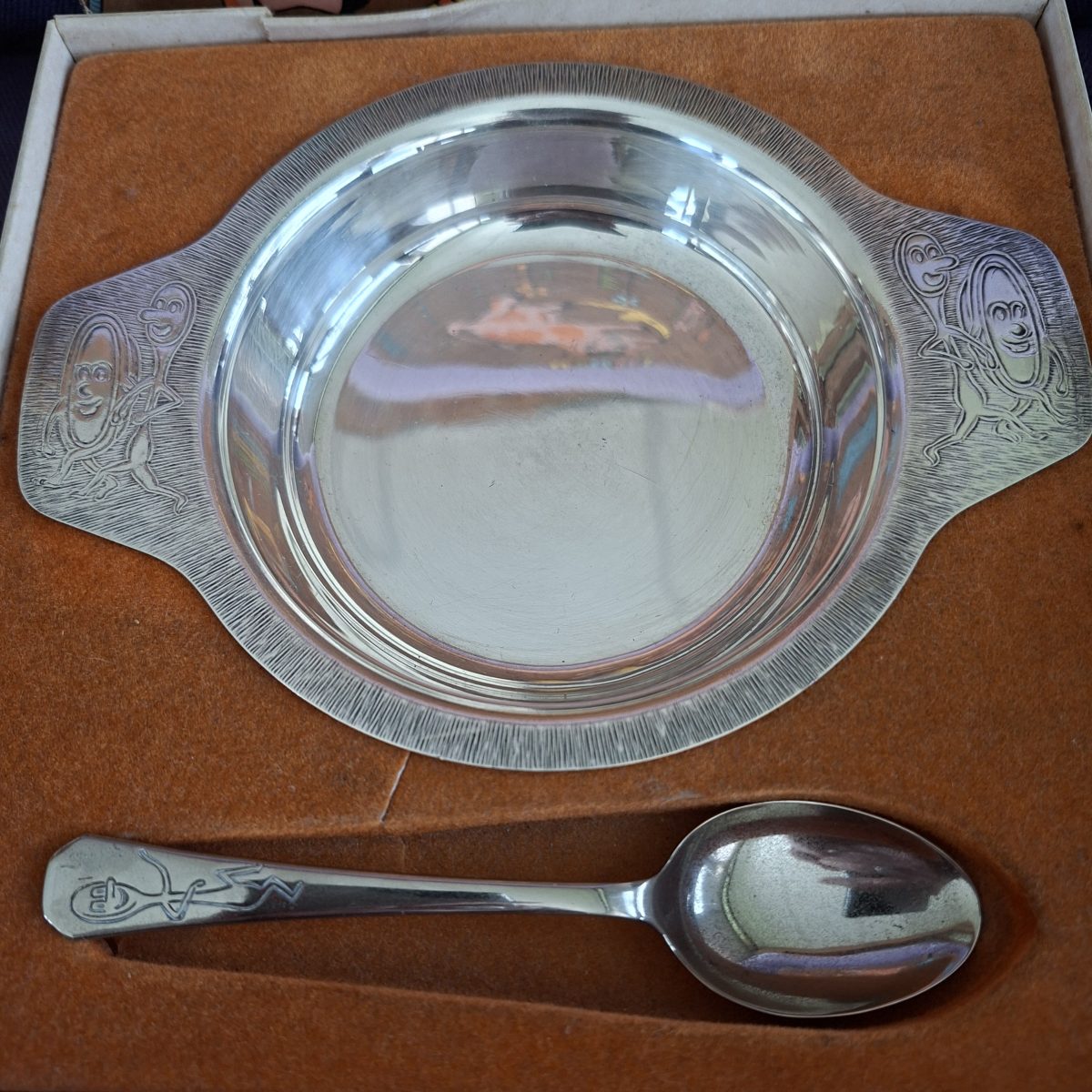 Silver Plate babies bowl and spoon - Nursery Rhyme christening gift - Hey Diddle Diddle