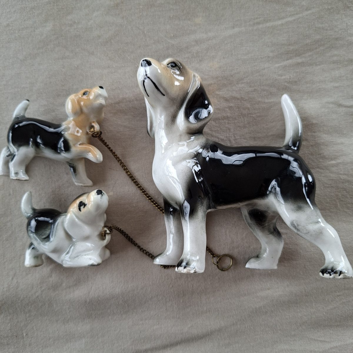 Beagledog and pups - ceramic ornament made by Capri