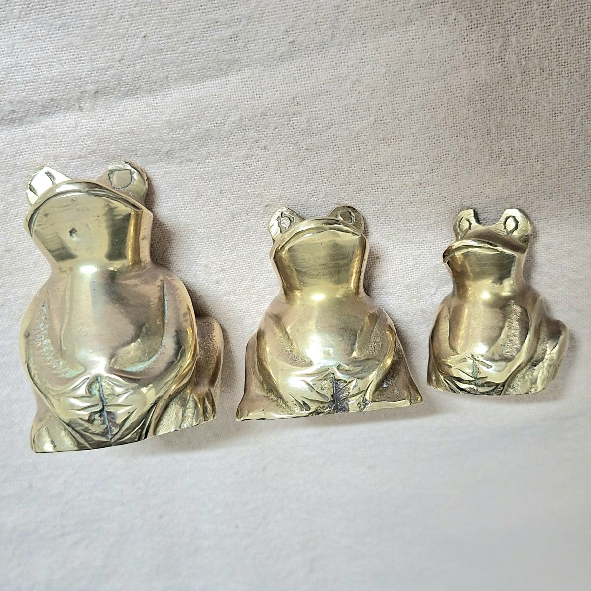 3 brass frogs