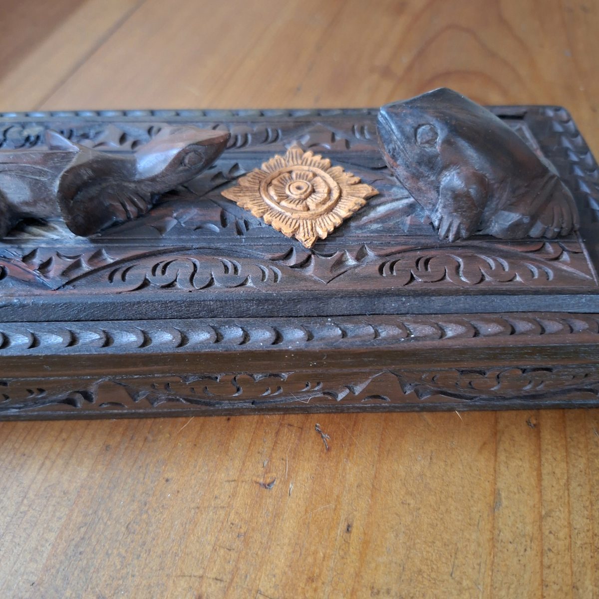 Carved box with frog and lizzards - sliding lid - chopsticks inside
