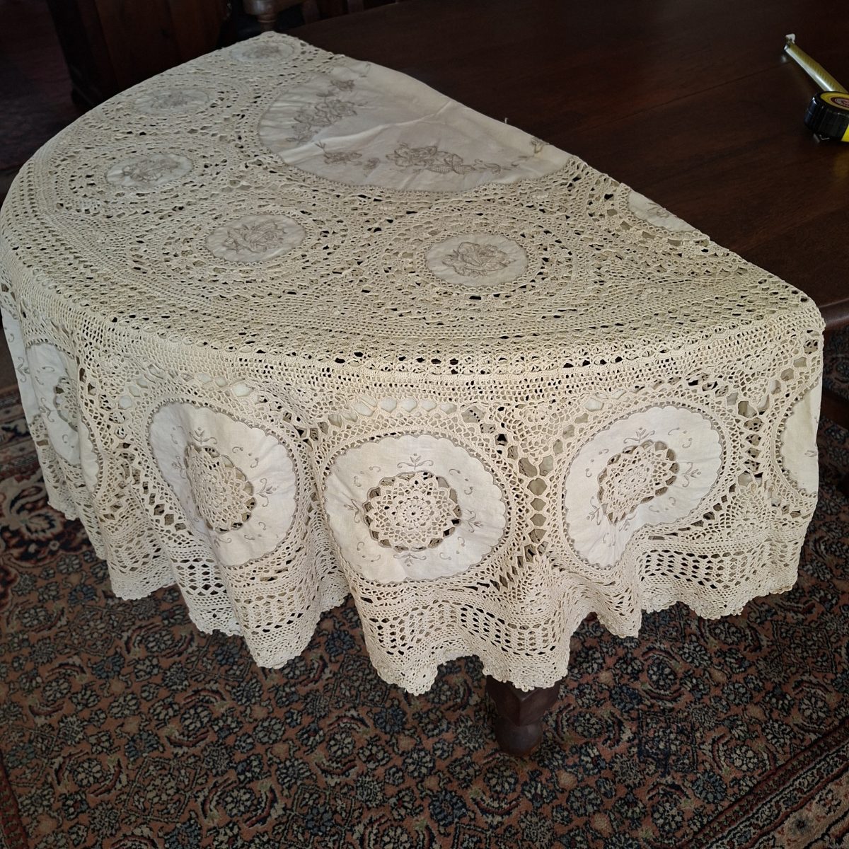 Vintage round Table Cloth - crochet with rose and medallion insets. 1.8 m dia dia.
