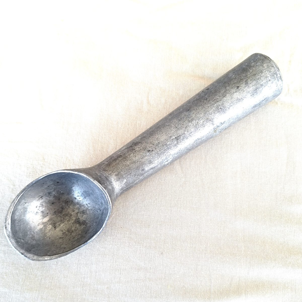 Ice cream scoop - vintage kitchenalia