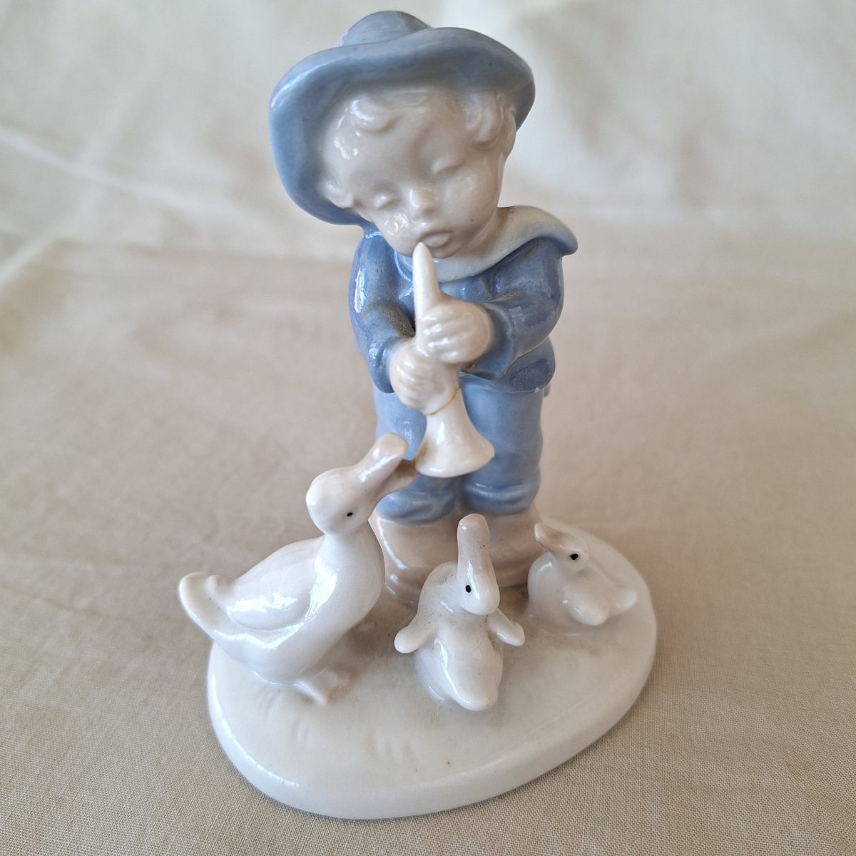 Porcelain Boy with 3 ducks Grafenthal figurine  - Blue and white.   Approx 11 cms.