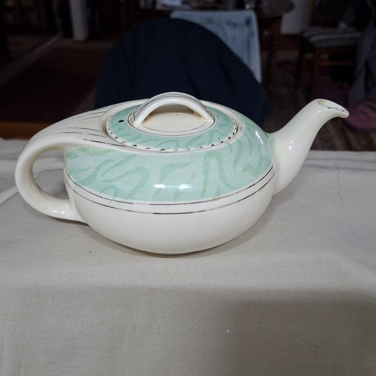 Vintage green tea pot Art deco period - burleigh ware "Balmoral" pattern