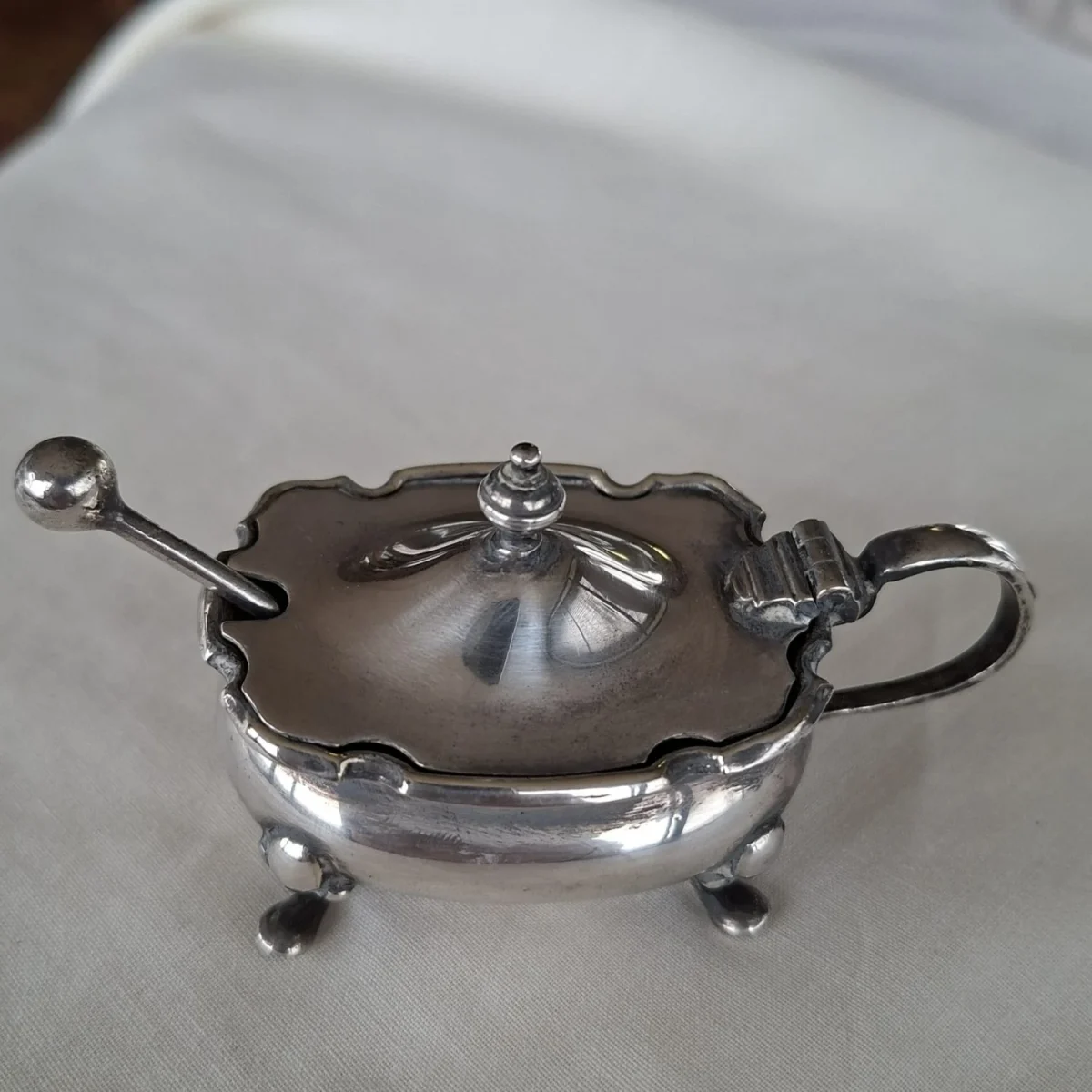 EPNS A1 salt or mustard pot with spoon condiment set