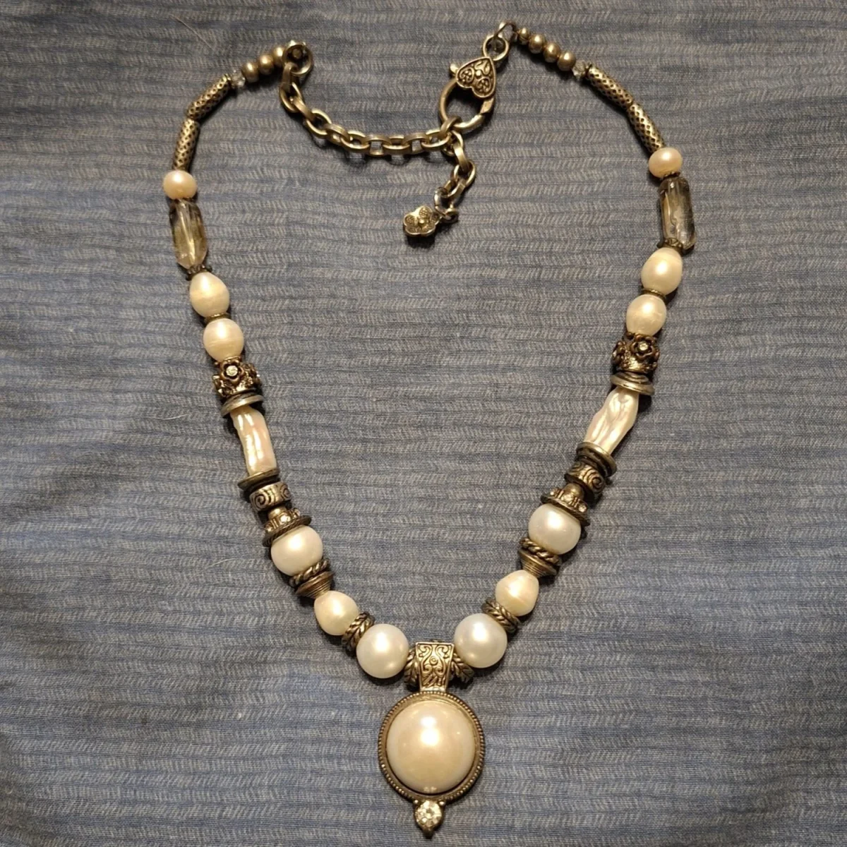 Vintage heavy necklace with pearls, and silver metal .