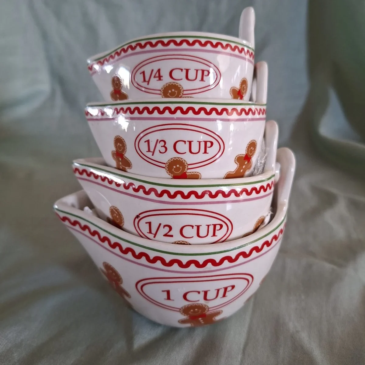 4 ceramic measuring cups with gingerbread men kitchenalia