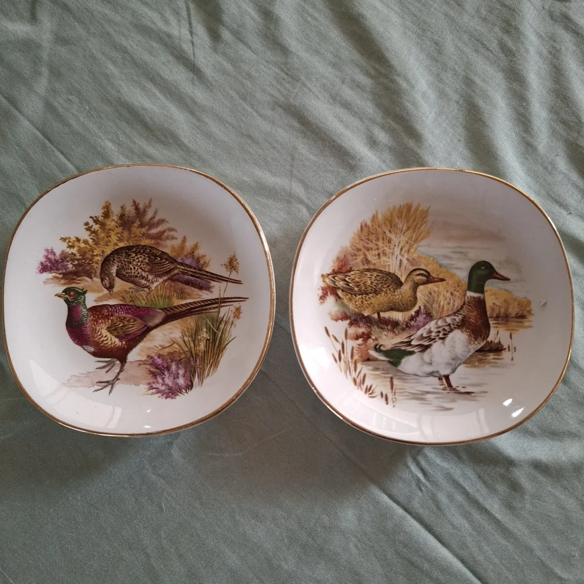 Pair of trinket dishes with birds - Wild ducks and pheasant - falcon ware - 12.5 cm dia