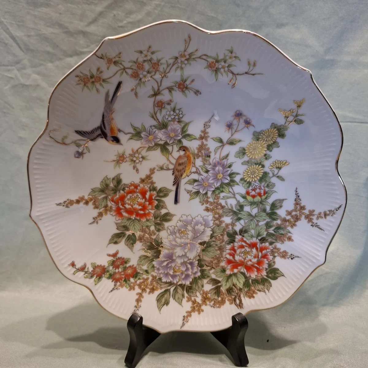 Oriental bird and crysanthymum floral decorative plate - 23 cms
