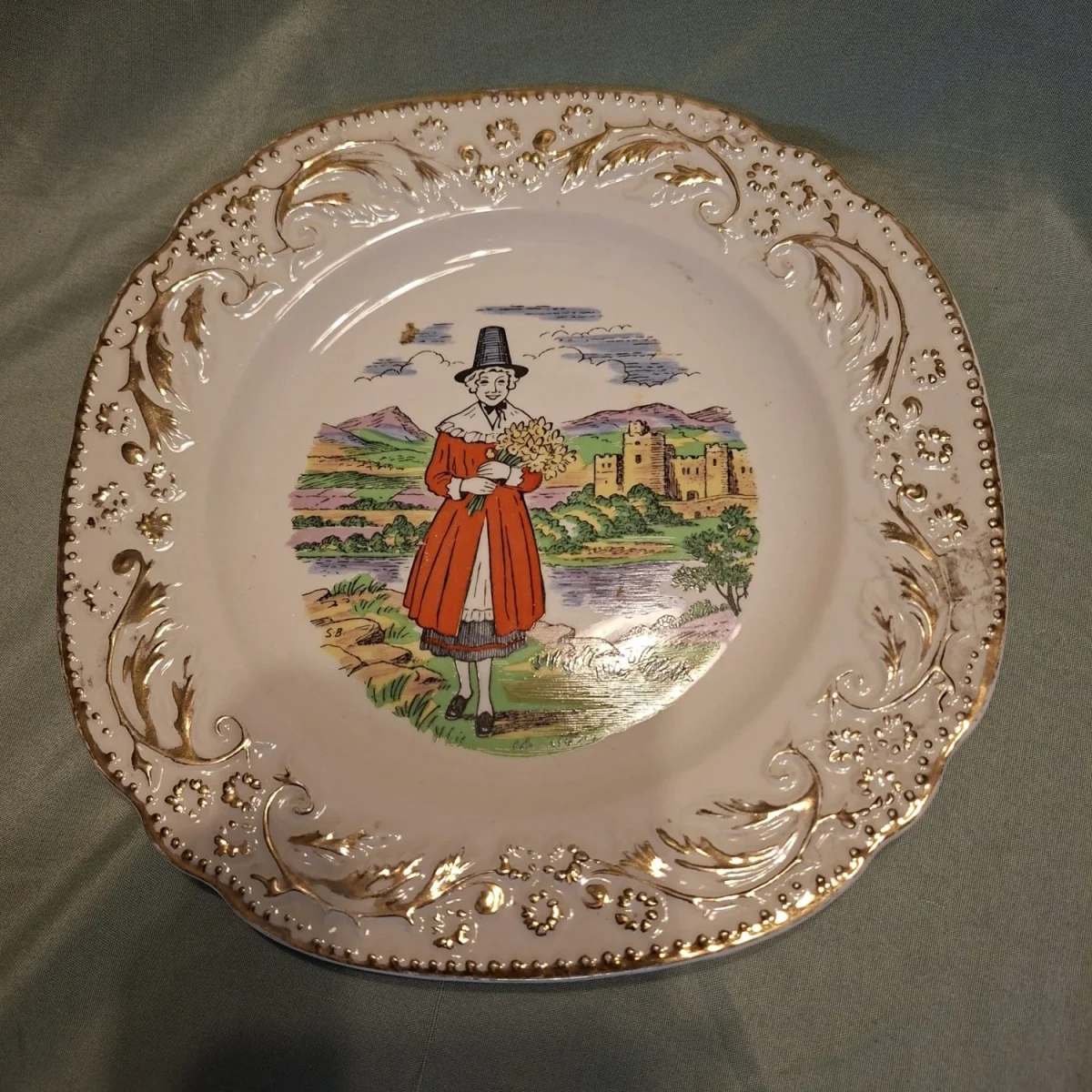 Welsh souvenir plate 23 cms approx - traditional costume. gilt edging