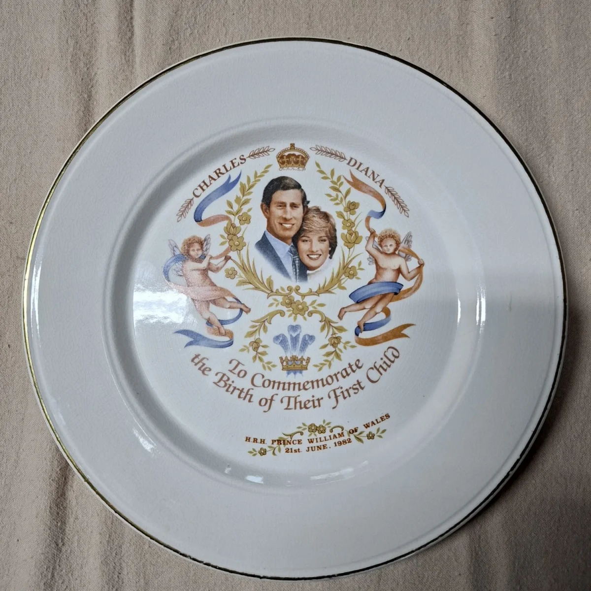 Royalty commemorative plate Birth of Prince William 1982 Charles and Diana