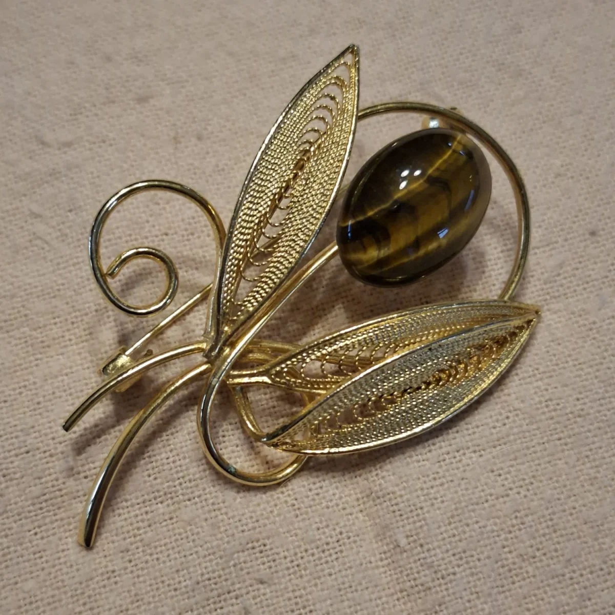 Gilt Tigers eye filigree brooch
