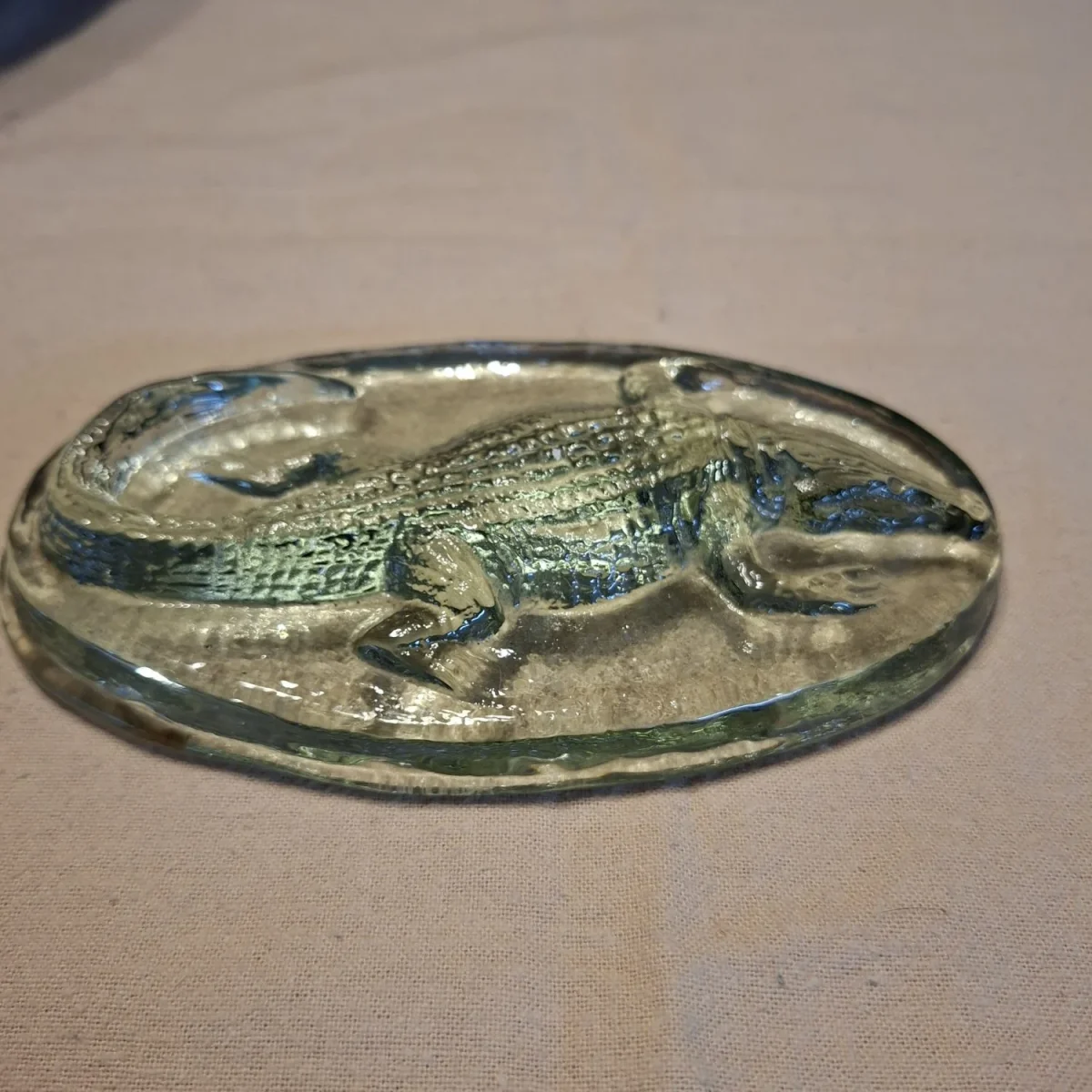 Large glass alligator crocodile paperweight - 16 cms
