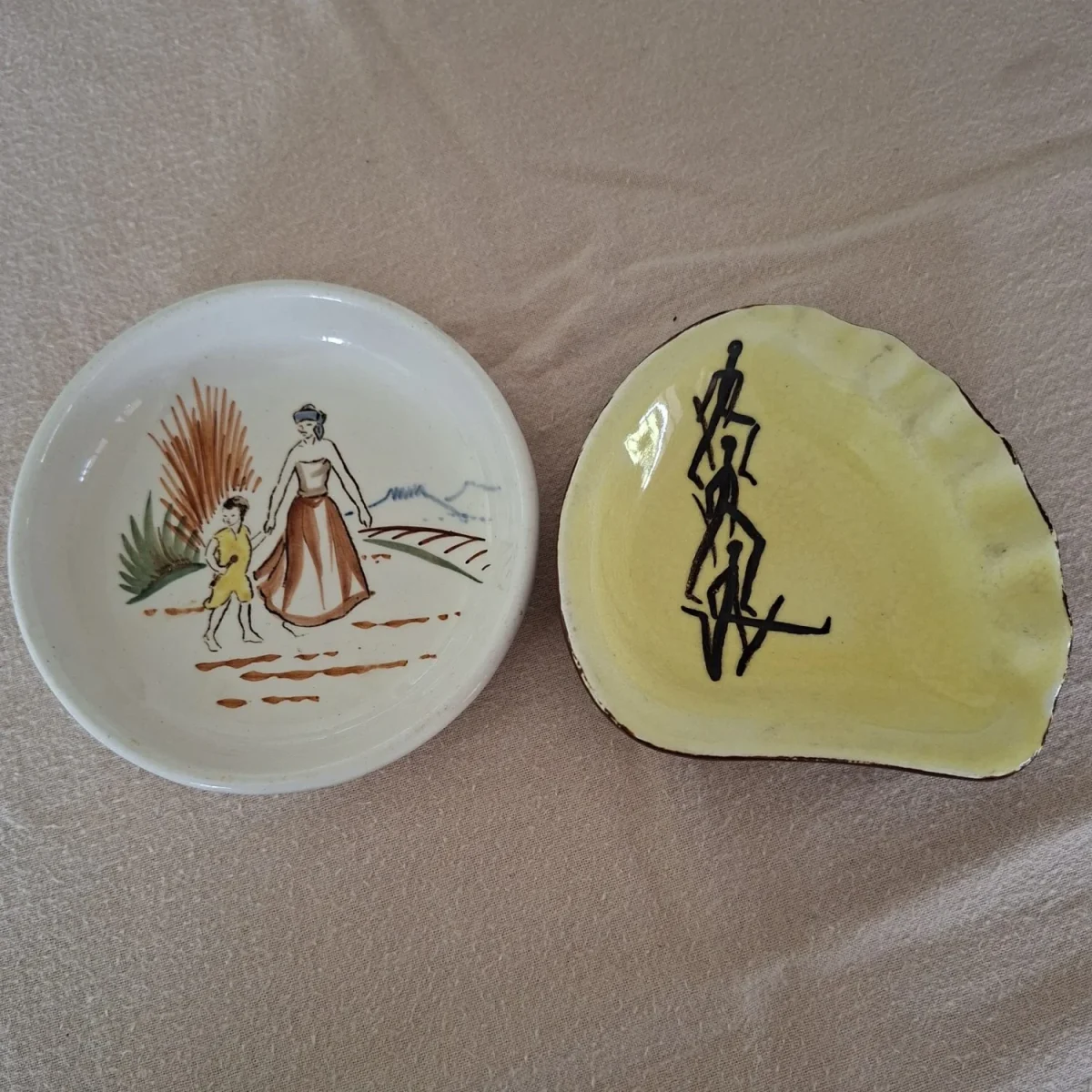 SA Pottery Drostdy ware Grahamstown 2 small bowls /ashtray