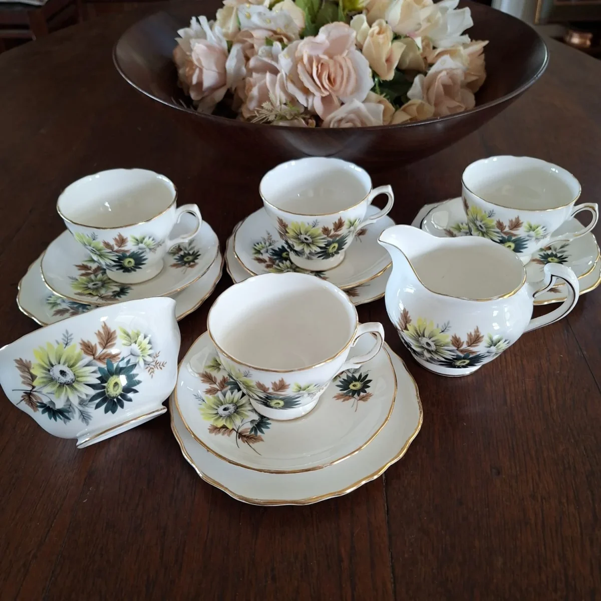 4 tea trios milk jug and sugar basin - Royal Vale porcelain - Part tea set