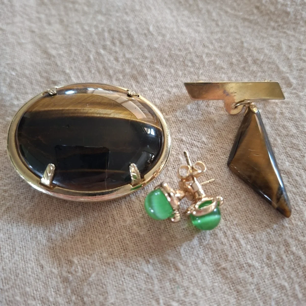 2 Tiger Eye Brooches plus green glass "tiger eye" earings - vintage jewelry