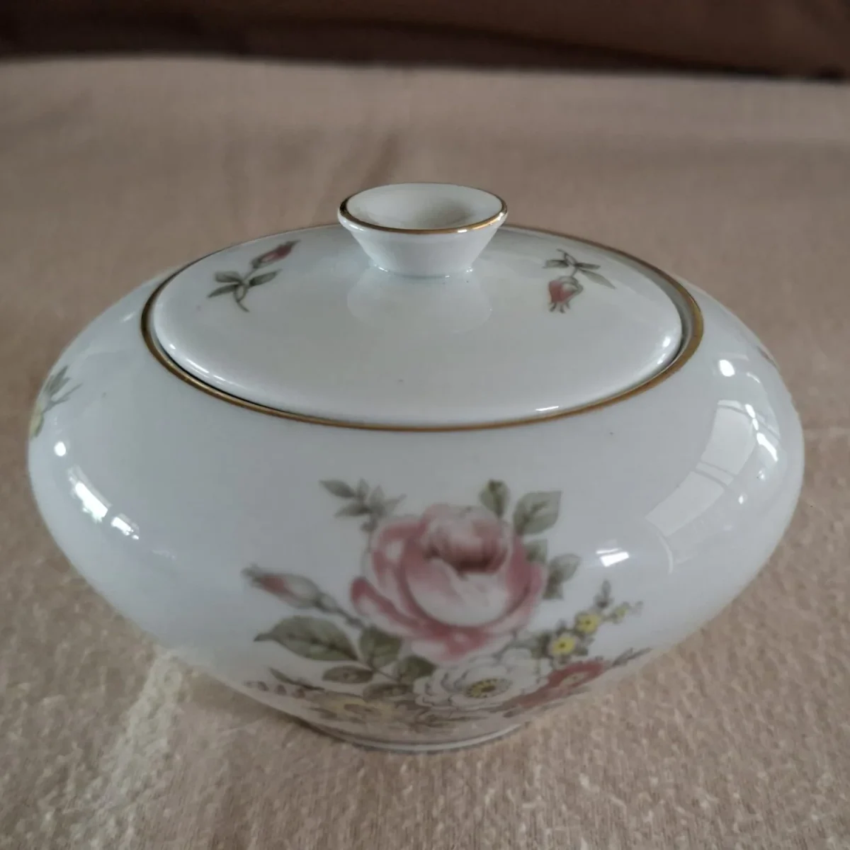 German Porcelain KPM lidded bowl   Krista Germany  8 x 11 cms