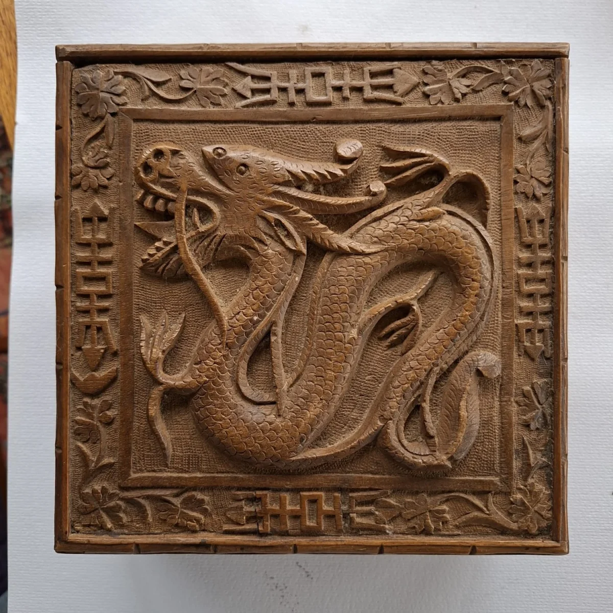 Chinese carved box - Jewelry or cigars - Lid and 4 sides carved plus inside lid